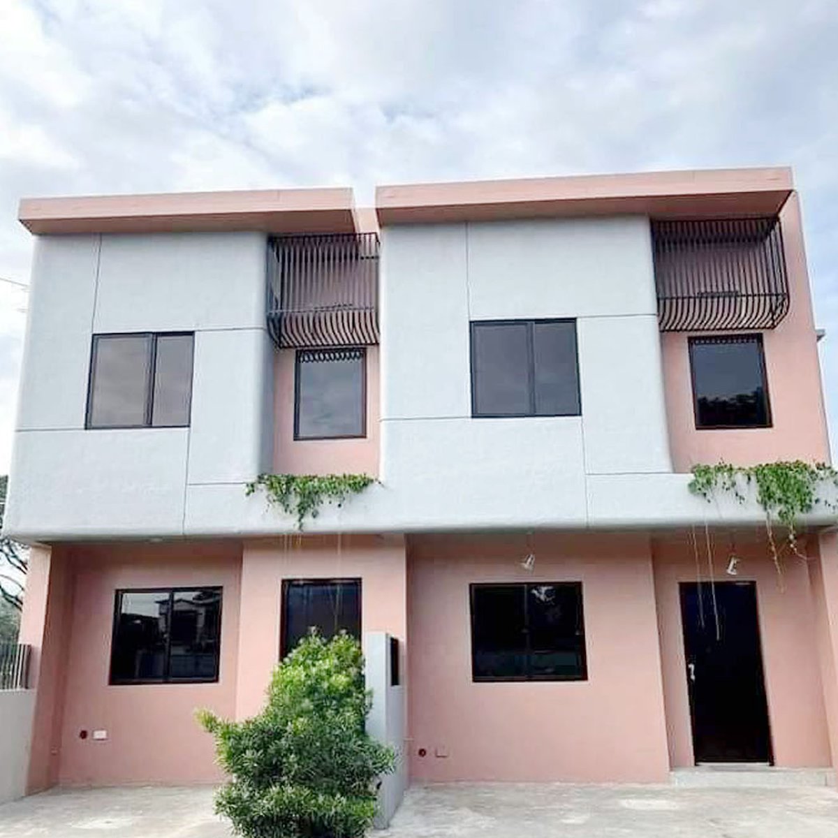 3bedroom Townhouse For Sale in Rodriguez (Montalban) Rizal [House and