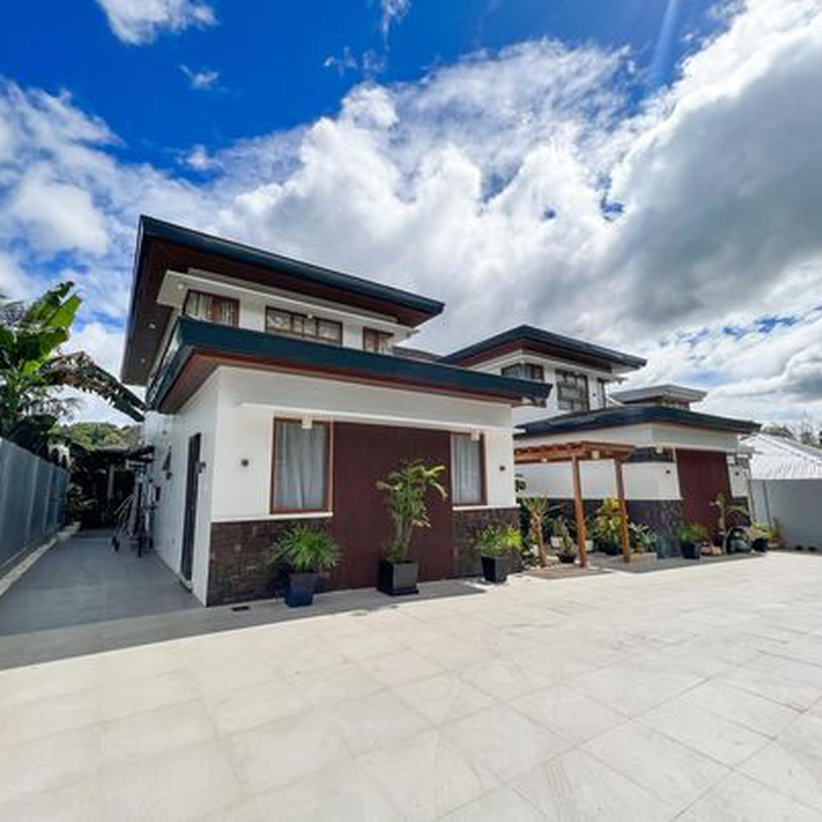 5bedroom Pre Owned House and Lot in Beverly Hills Antipolo For Sale