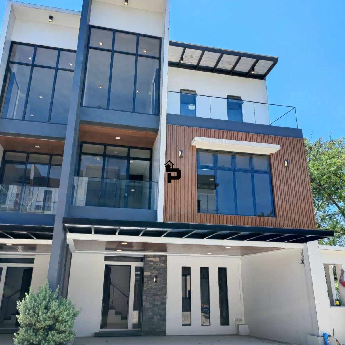 PRIME Located Luxury Townhouse in BAJADA, LANANG, DAVAO CITY [House and