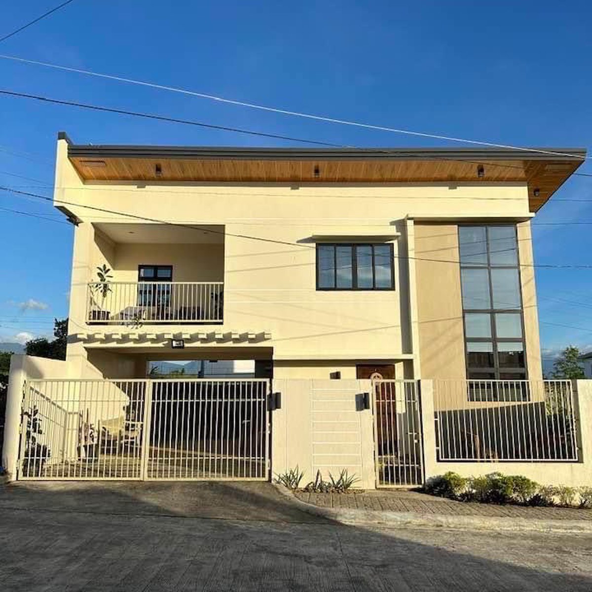 House & Lot for Sale in Bacolod City [House and Lot 🏘️] (August 2023
