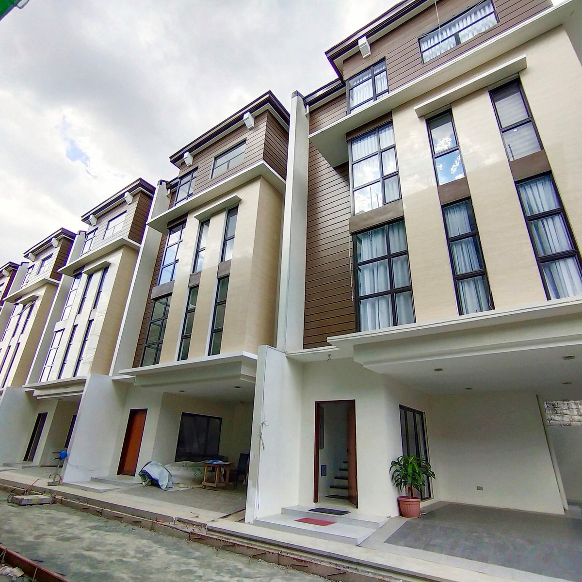 3 Storey 3 Bedroom Townhouse for sale in Tandang Sora Quezon City ...