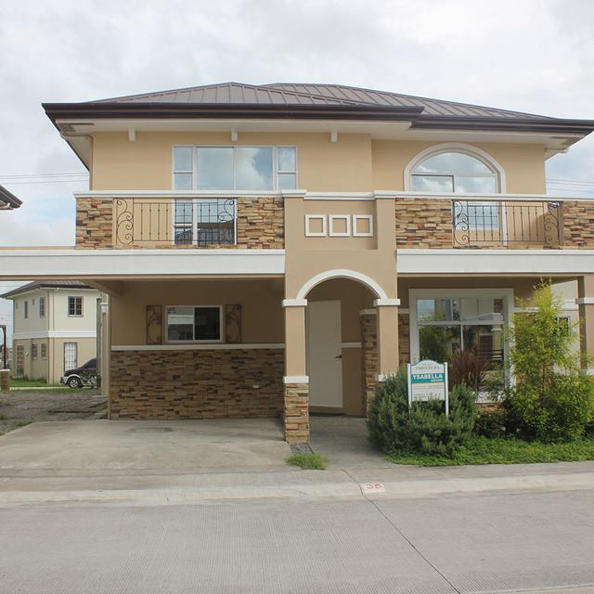 4 Bedroom House and Lot for Sale in Angeles City near Clark Airport