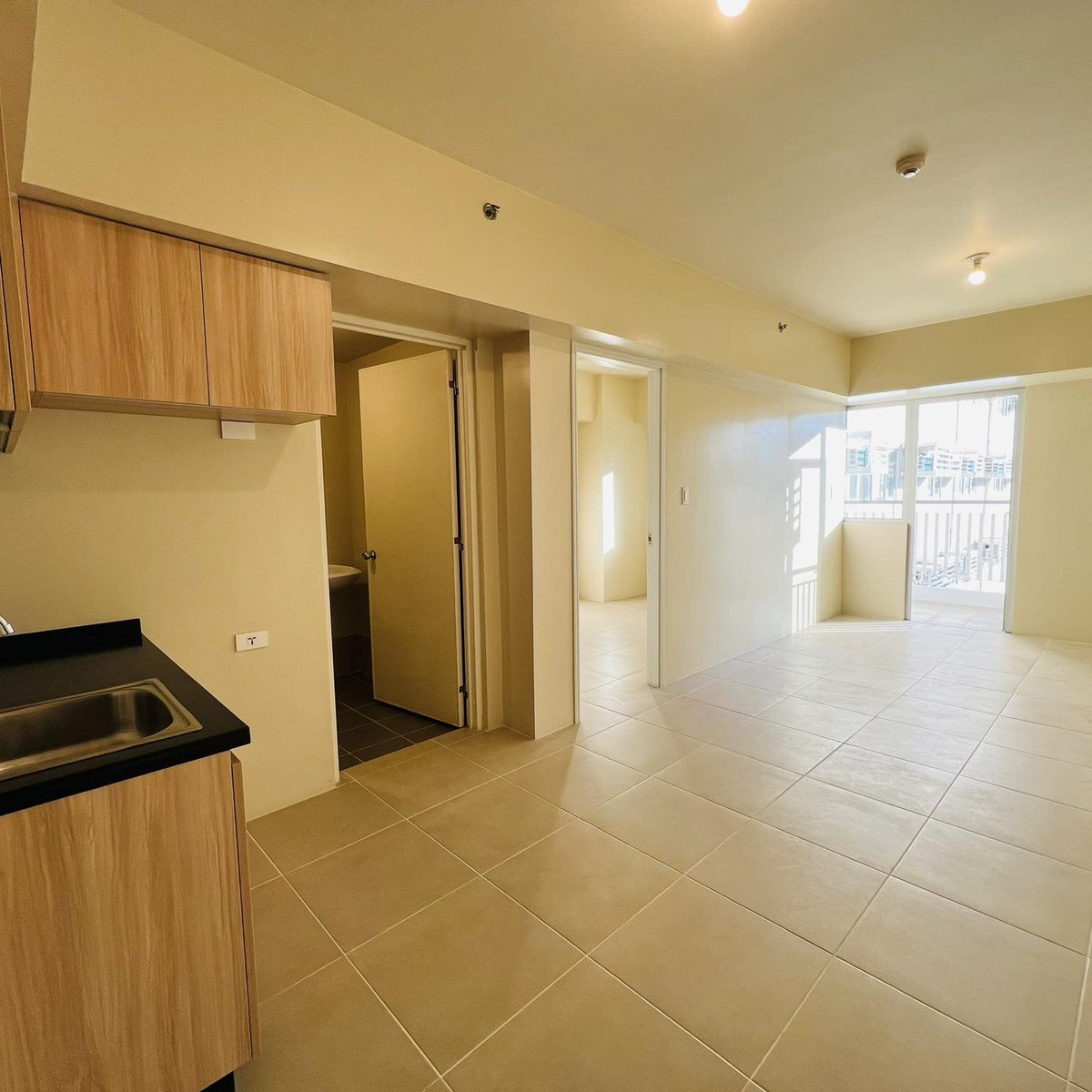 1BR with Balcony Condo For Sale in BGC St. Luke BGC High Street Uptown