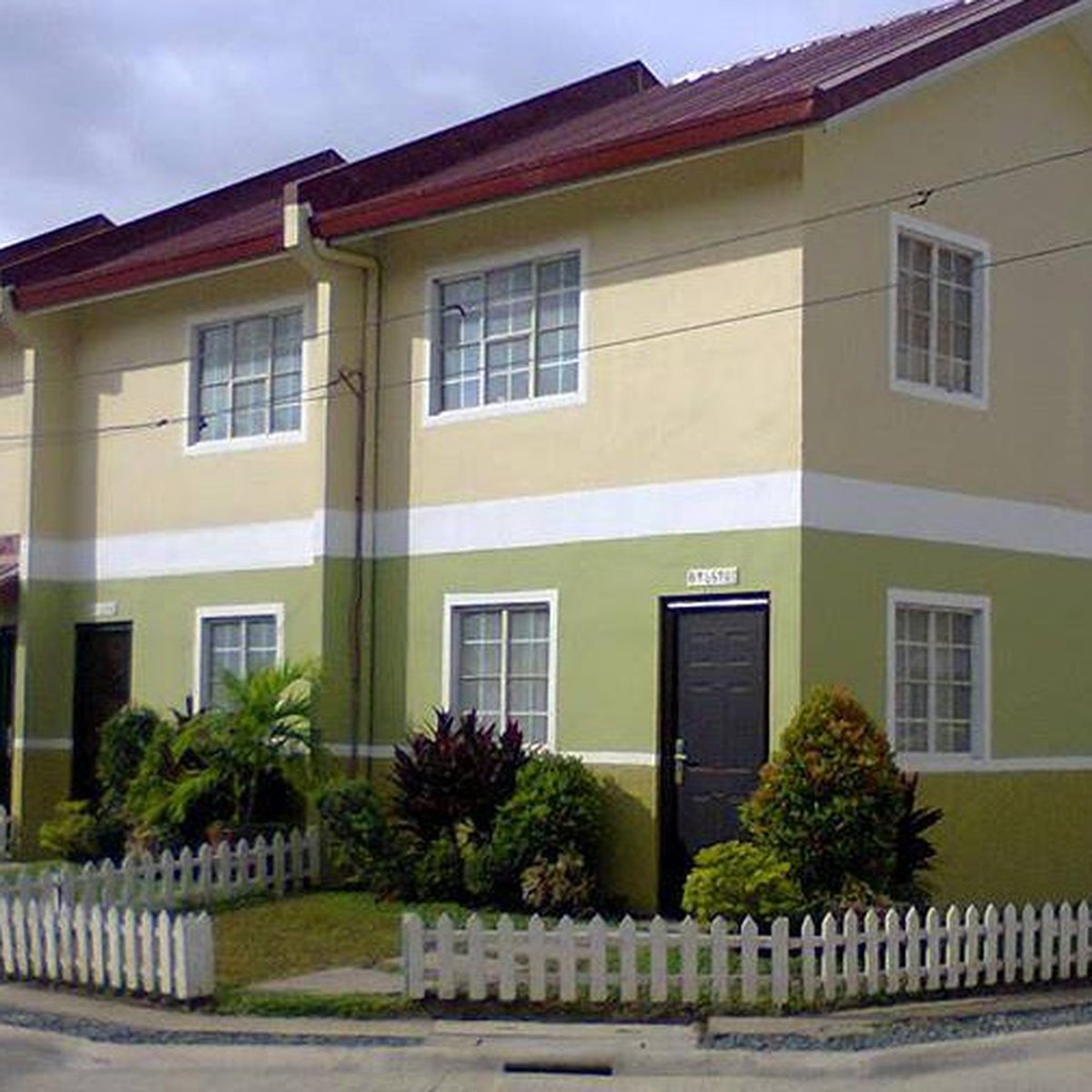 2bedroom Townhouse For Sale in Tanauan Batangas Plaincrest Subd [House
