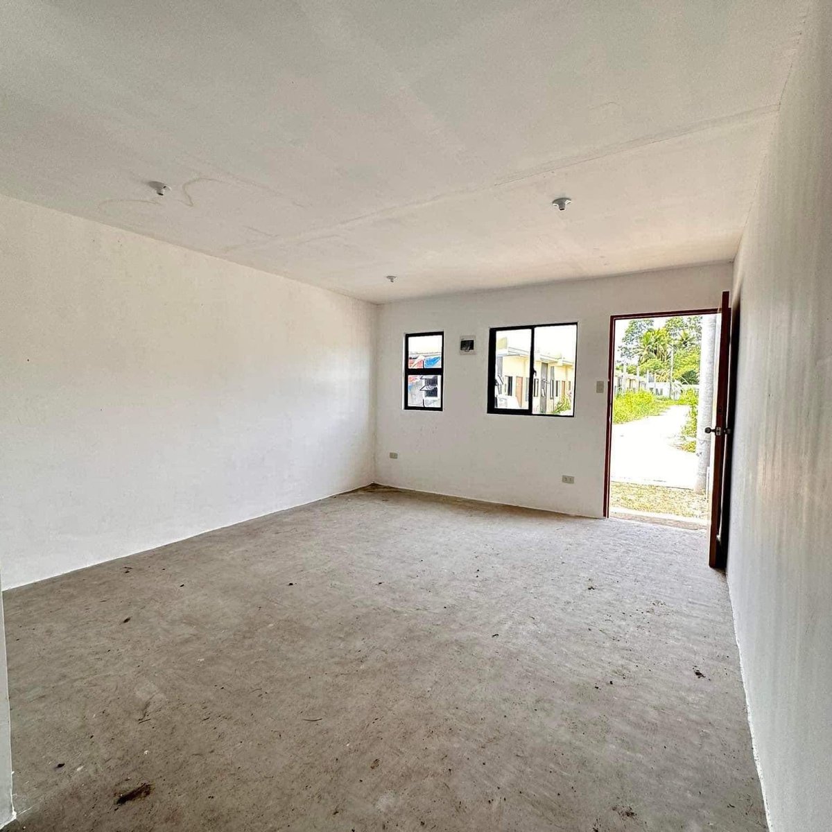 Very Affordable Rowhouse near CvSU Indang [House and Lot 🏘️] (September