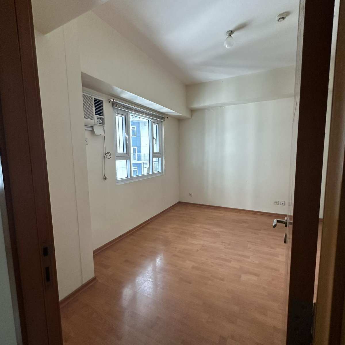 FOR SALE FORECLOSED One Bedroom CONDO The Trion Towers BGC Taguig
