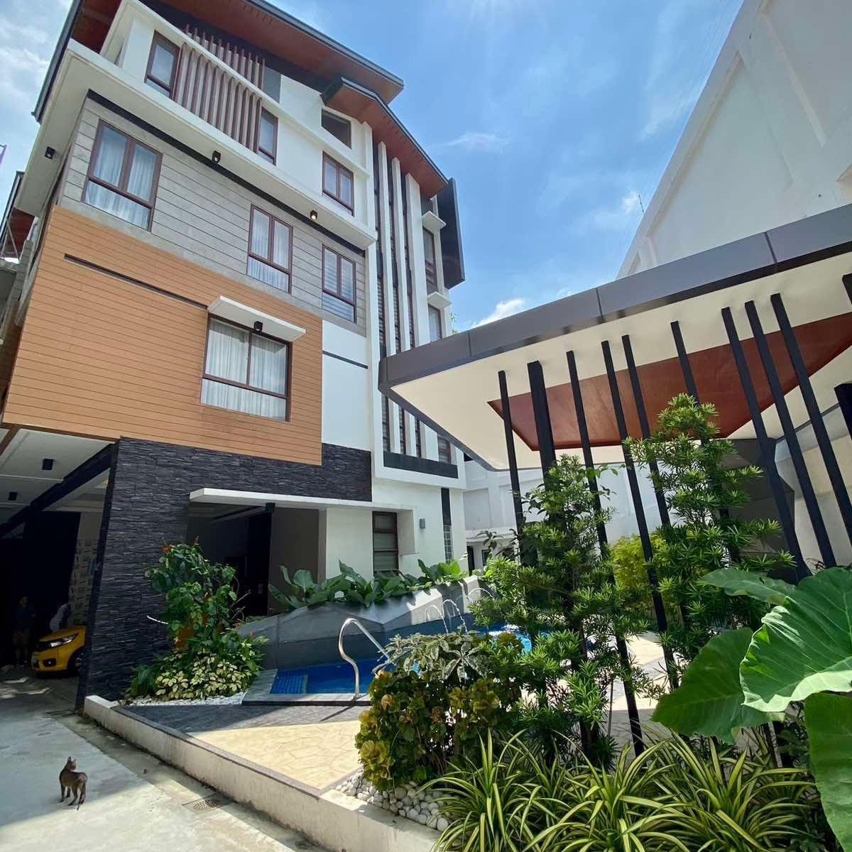 Brand New 4 Bedroom Townhouse with Elevator in Quiapo Manila [House and
