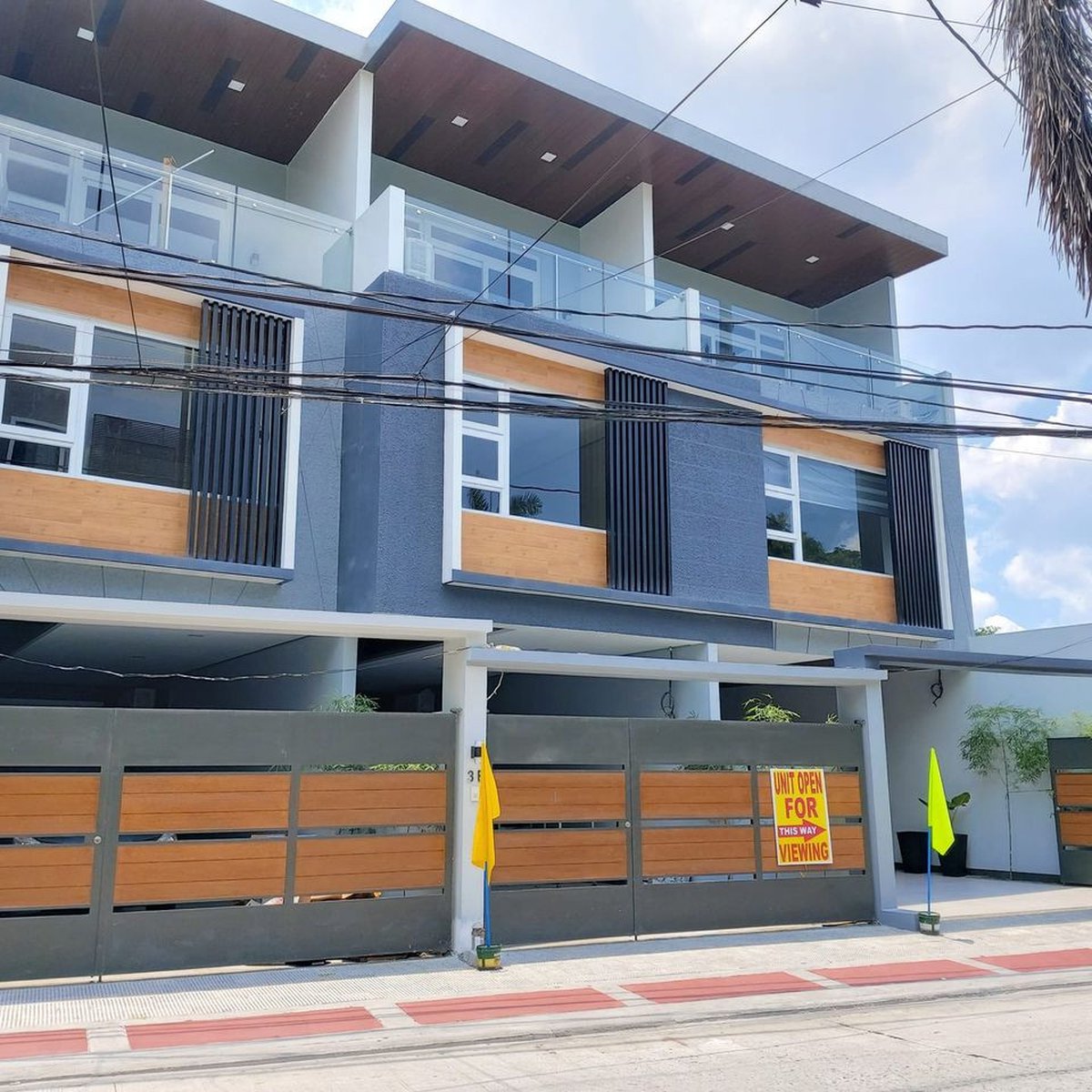 Modern Townhouse for Sale in Don Antonio Heights Quezon City [House and