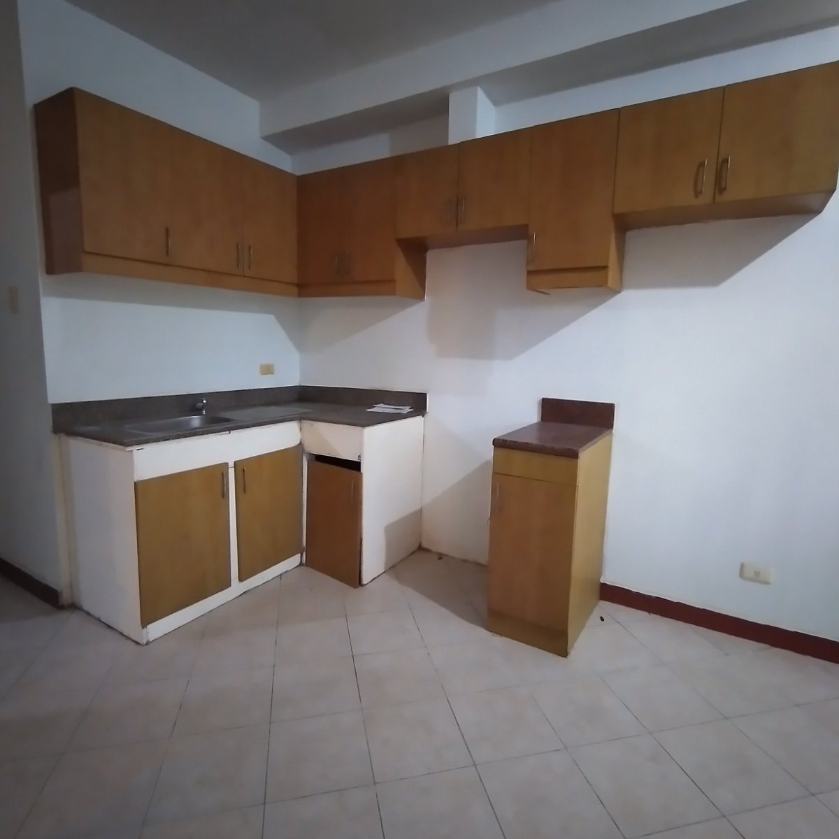 2 Bedroom Unfurnished Condo Unit in Vista De Lago, Taguig [Condo 🏙️