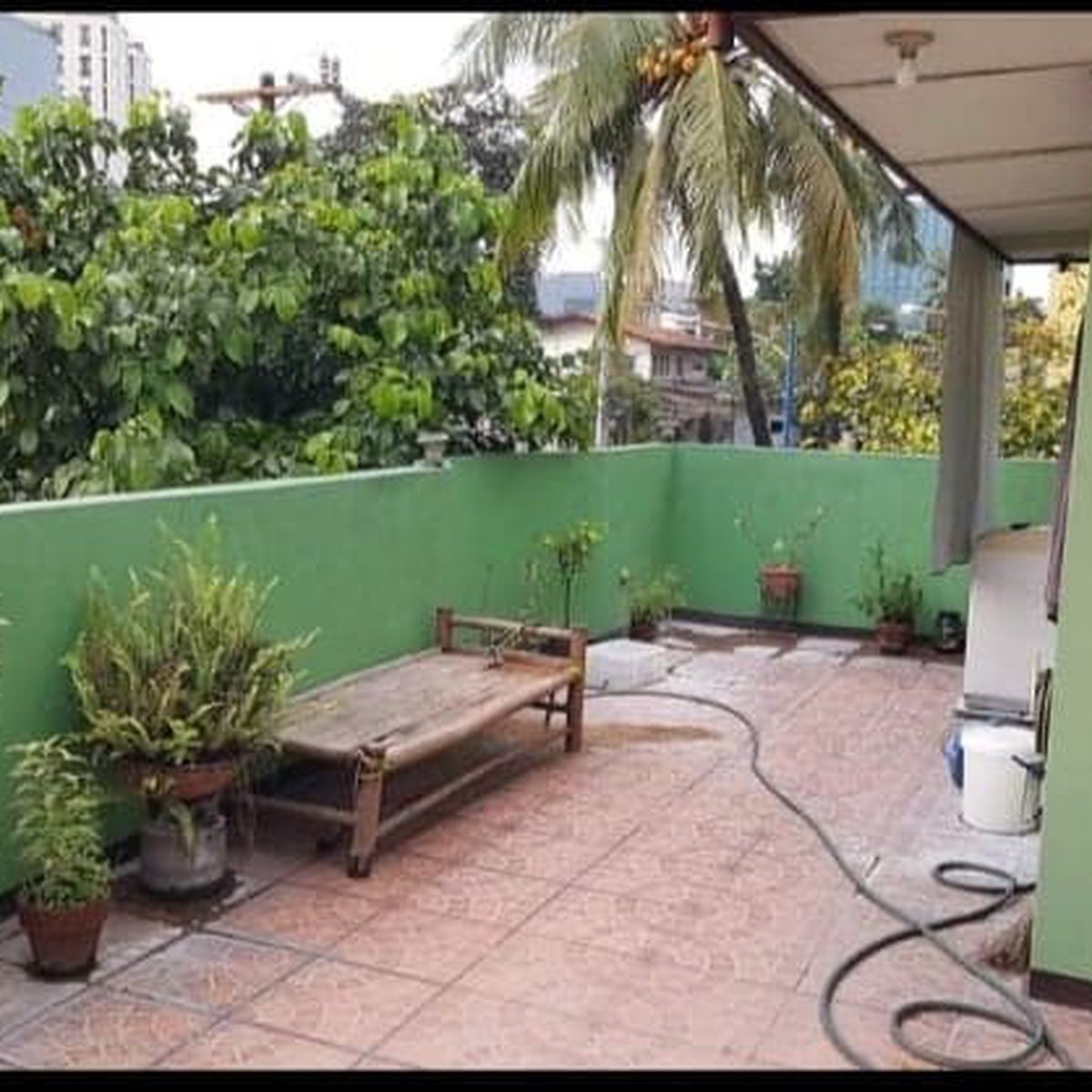 5 Door Apartment For Sale at Mandaluyong City Brgy. Malamig [House and