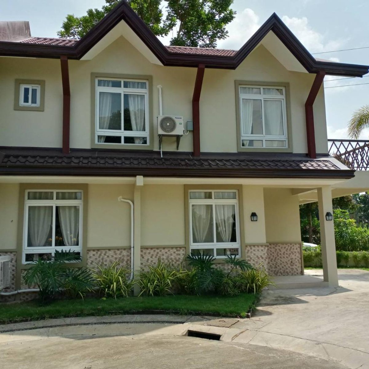 3bedroom Single Detached (Corner Lot) House For Rent in Silang Cavite
