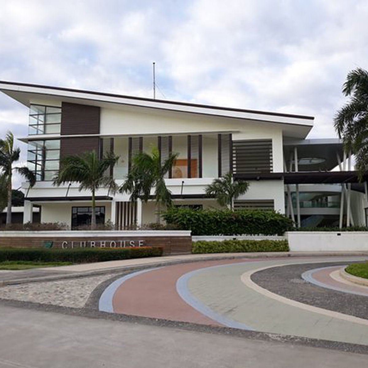HOUSE AND LOT infront of AYALA ALABANG [House and Lot 🏘️] (August 2024