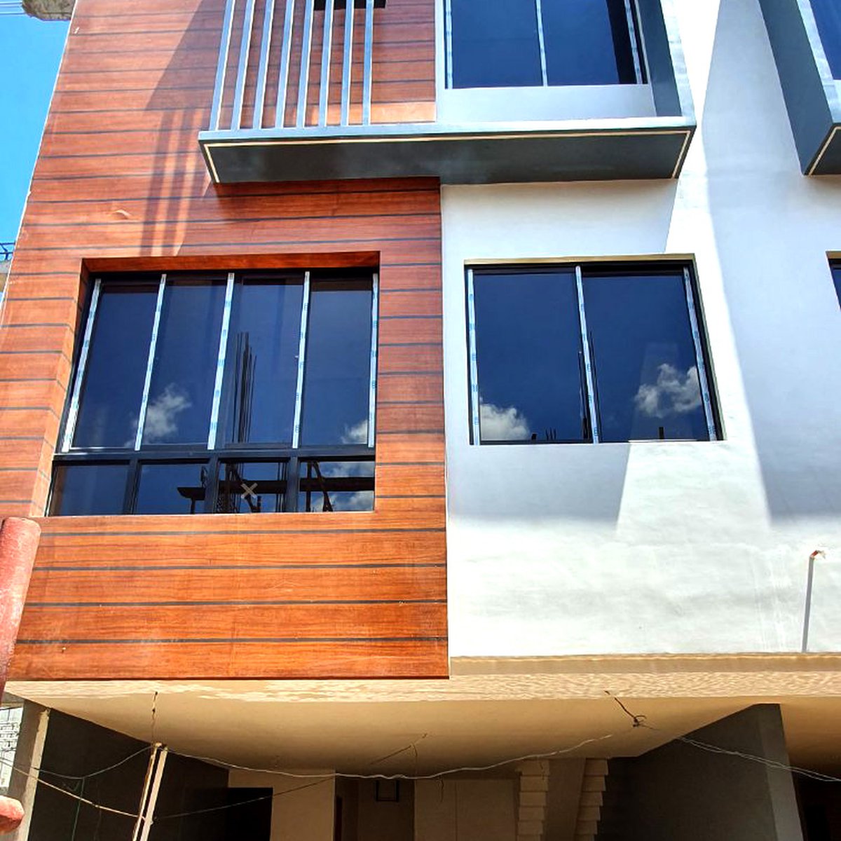 2 STOREY TOWNHOUSE IN DON ANTONIO HEIGHTS QUEZON CITY [House and Lot 🏘️