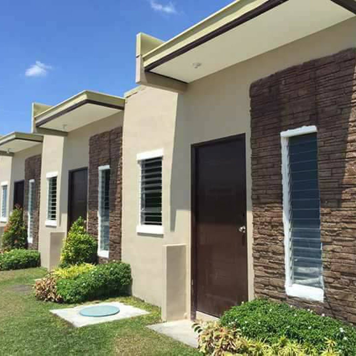 READY FOR OCCUPANCY CORNER UNIT BUNGALOW TARLAC CITY [House and Lot