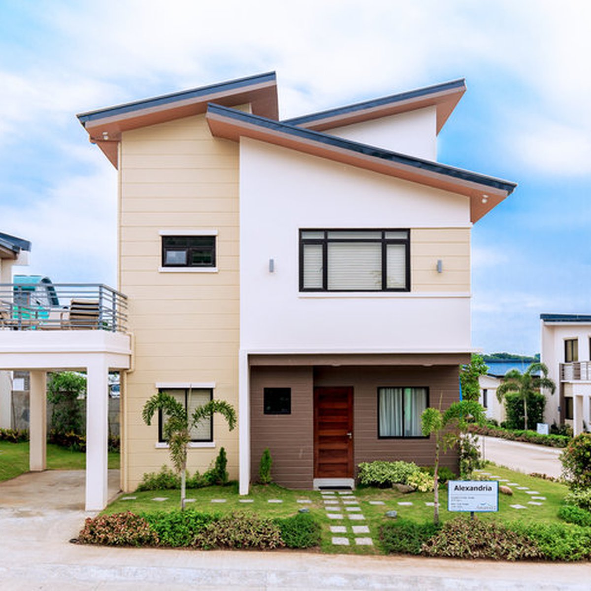5-bedroom Single Attached House For Sale in Marilao Bulacan