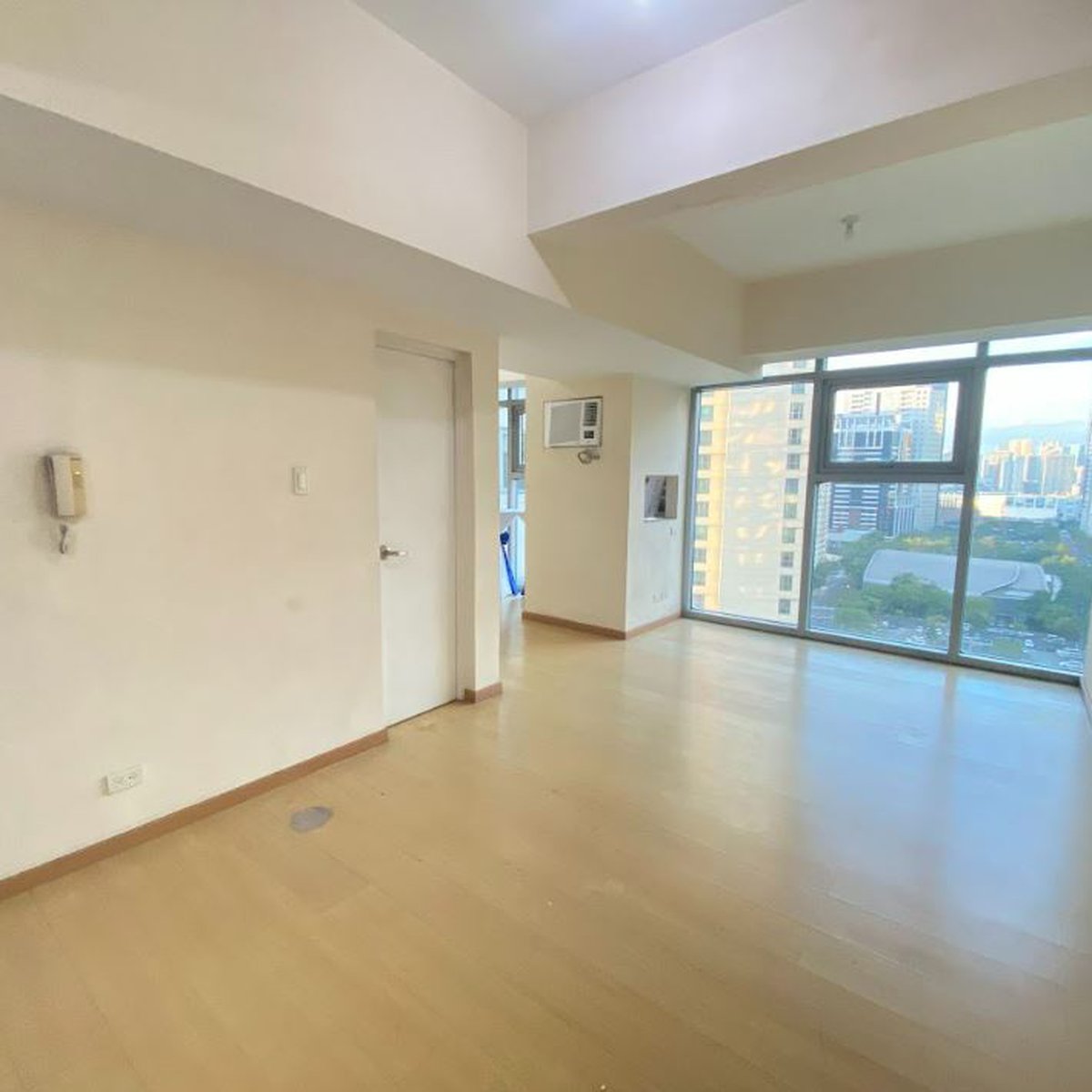 RFO Condo 42sqm Studio For Sale BGC, Taguig [Condo 🏙️] (July 2023) in