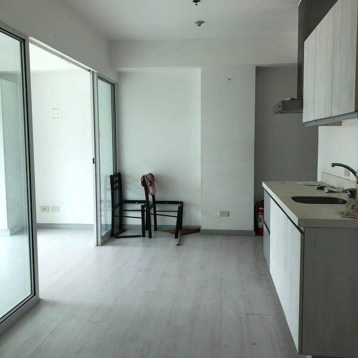 30.26sqm 1BR Bank Foreclosed Condo For Sale in Azure Resort Parañaque