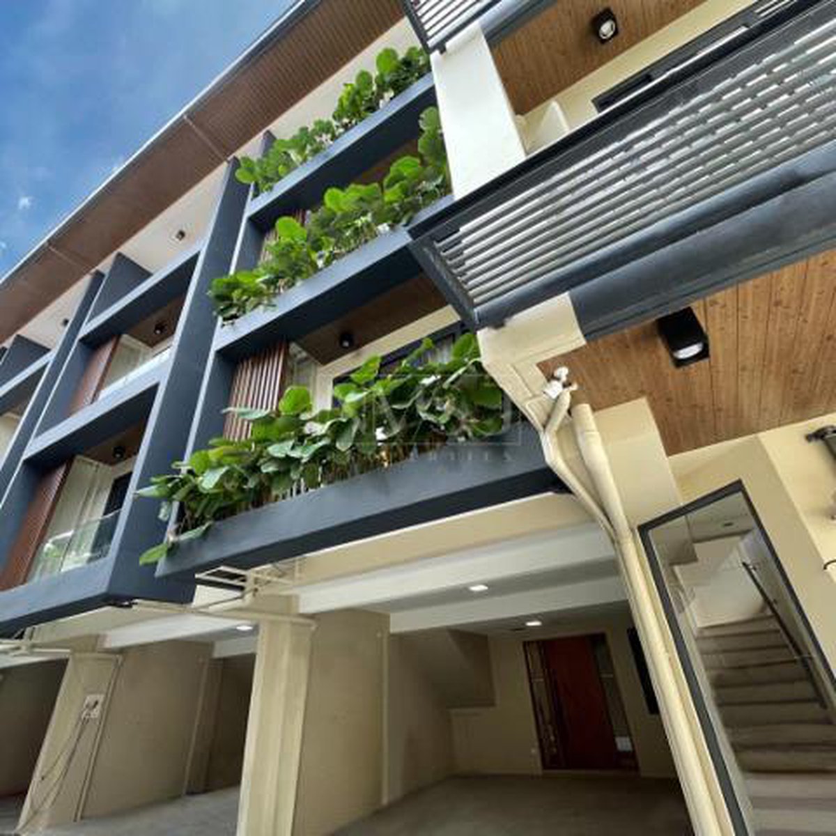 4 Bedroom Townhouse for Rent in Mandaluyong Metro Manila [Houses and