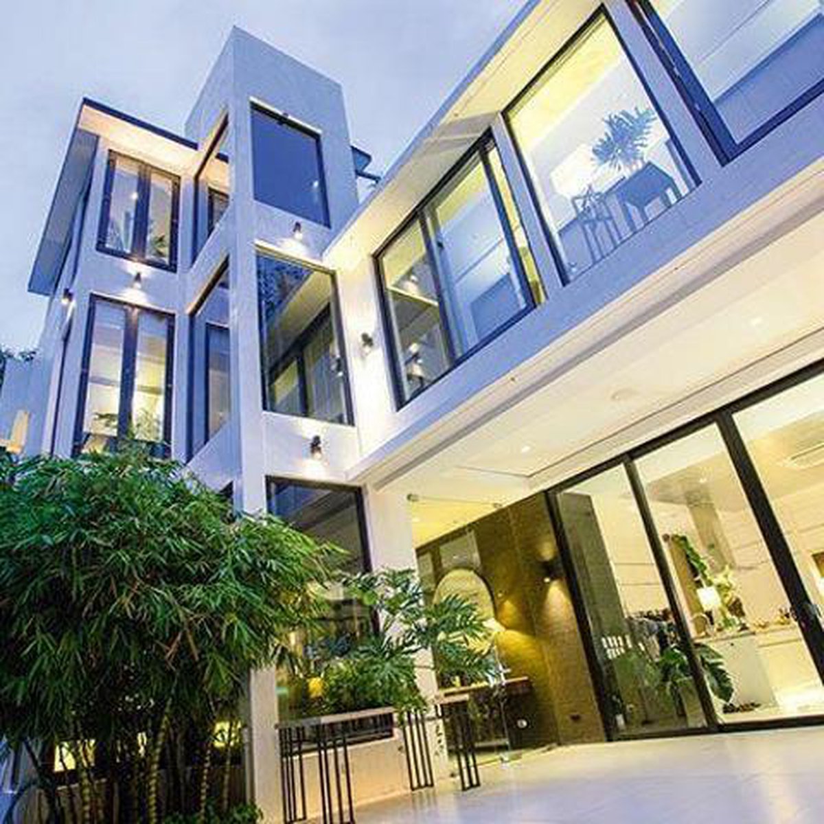 Elegant Modern House for Sale in San Lorenzo Village Makati [House and