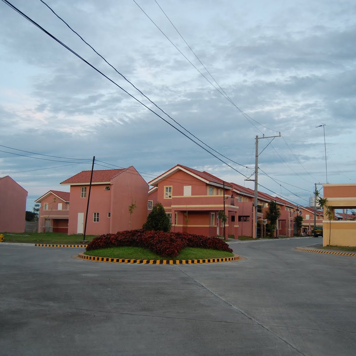 Pre Owned House and Lot Camella Cerritos Molino Bacoor Cavite [House