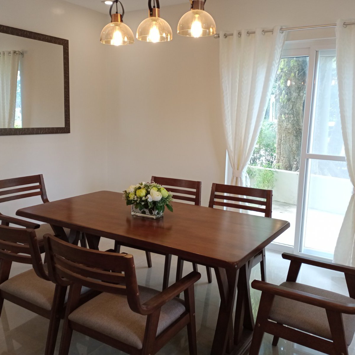 3 bedroom Golf Property House and Lot for RENT in SilangTagaytay