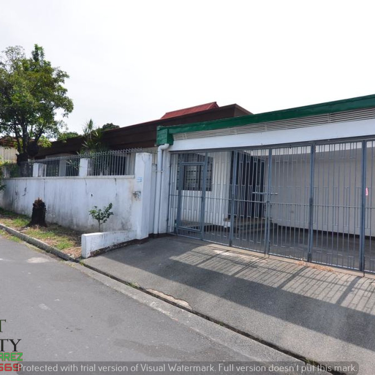 5 Bedrooms Bungalow House and Lot near in Robinson Place Las Pinas [House and Lot 🏘️] (September