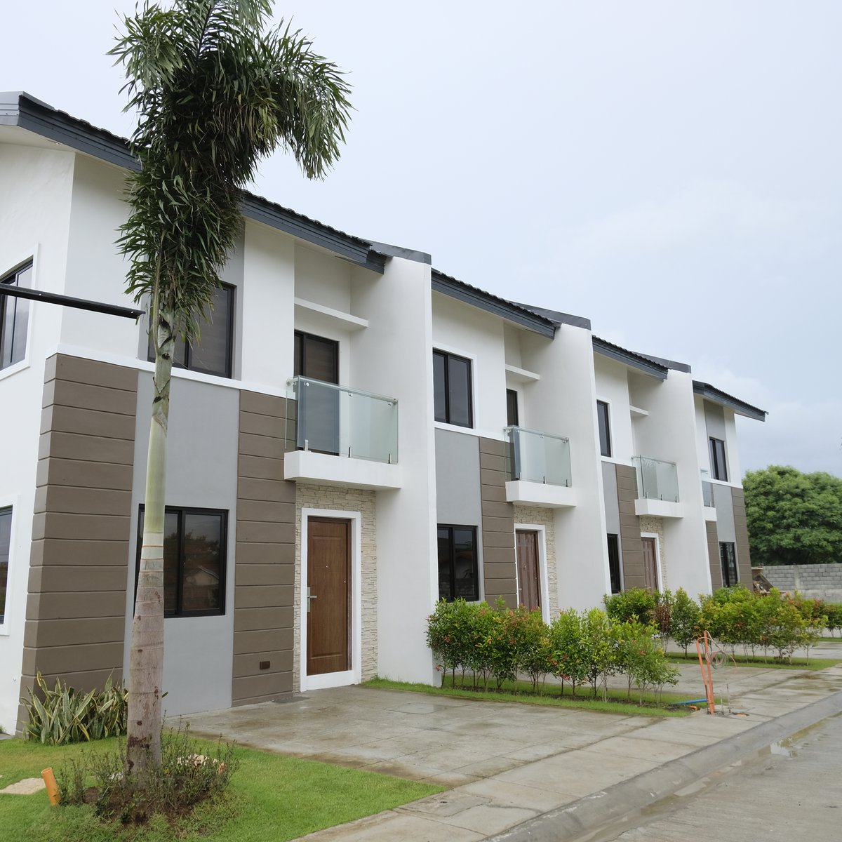 Complete Finish 2bedroom Townhouse For Sale in Binan Laguna [House and