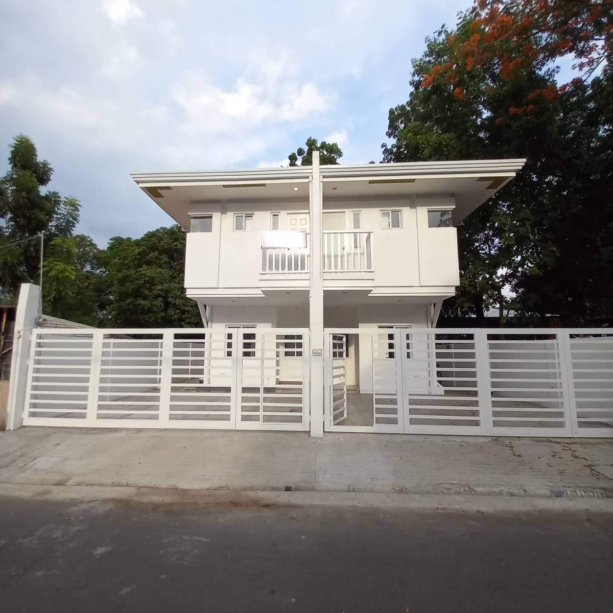 3 Bedroom Duplex For Sale in Manila Doctors Village, Las Pinas [House