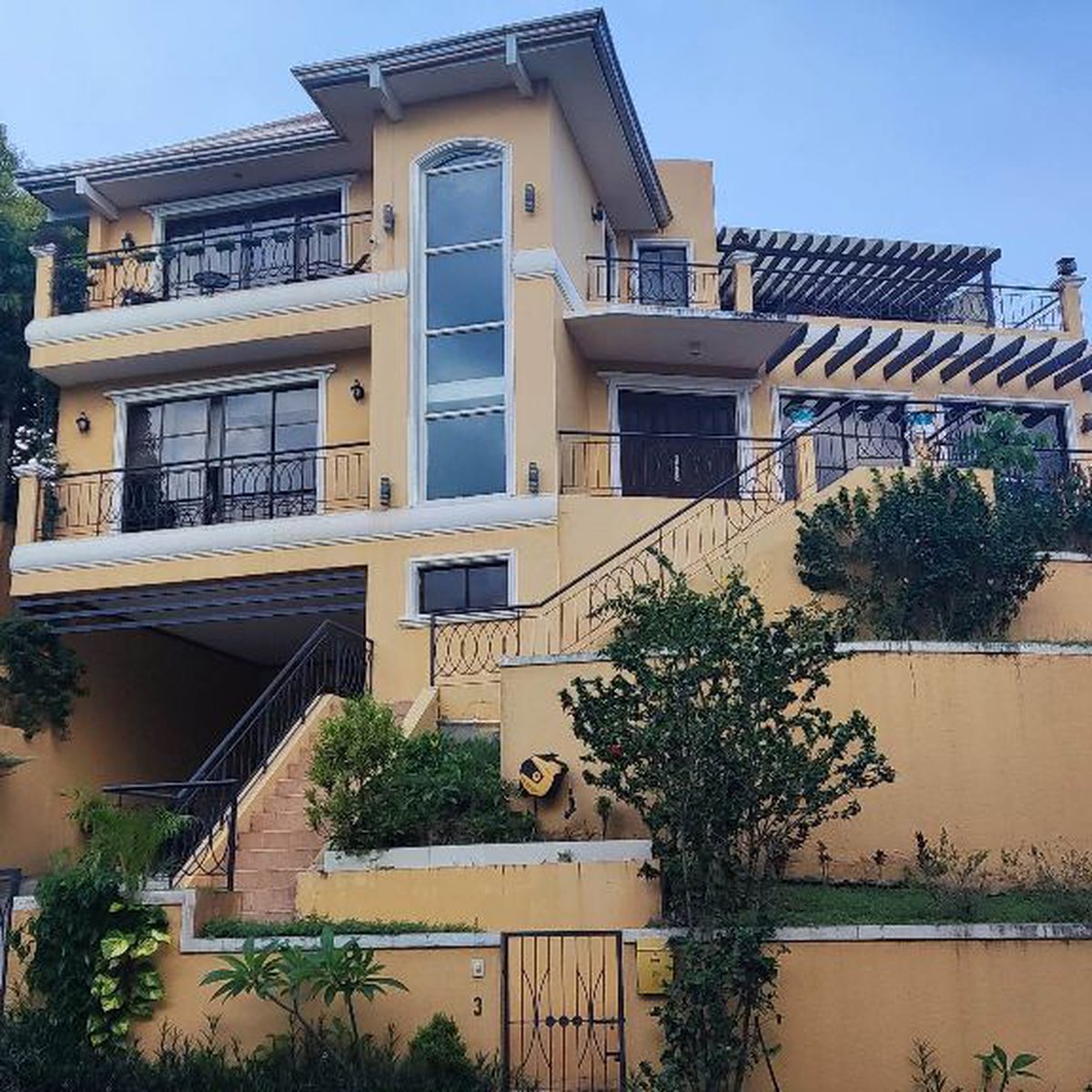 Selling this house with a stunning view in Ayala Westgrove Heights