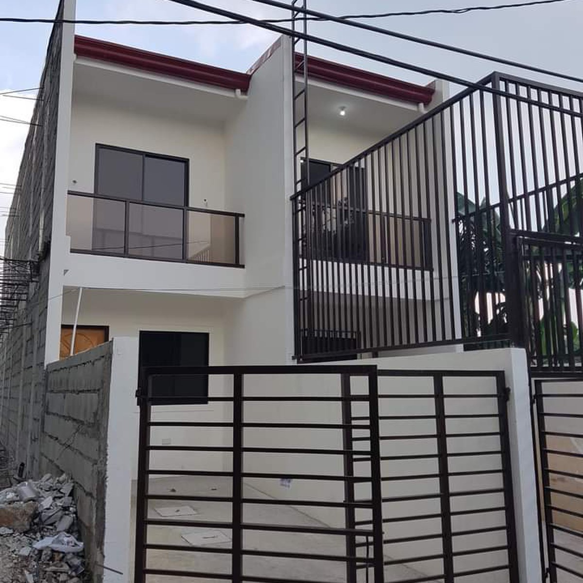 RENT TO OWN THREESTOREY TOWNHOUSEFOR SALE IN AMPARO NORTH CALOOCAN