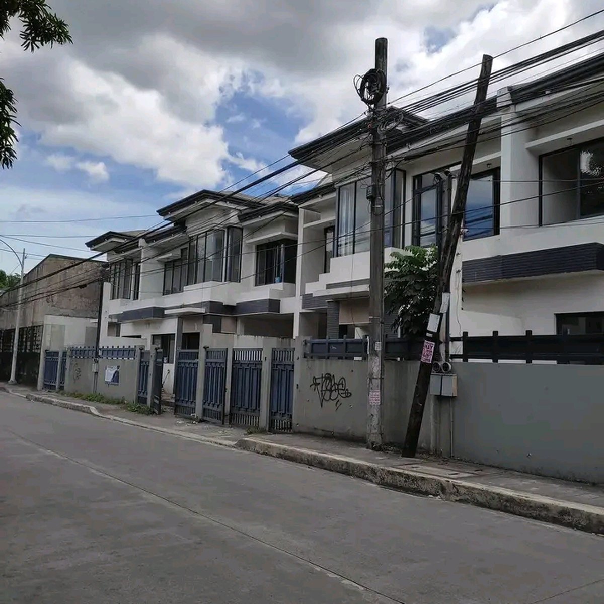 Ready for Occupancy Townhouse for Sale in Don Antonio Heights Qc [House