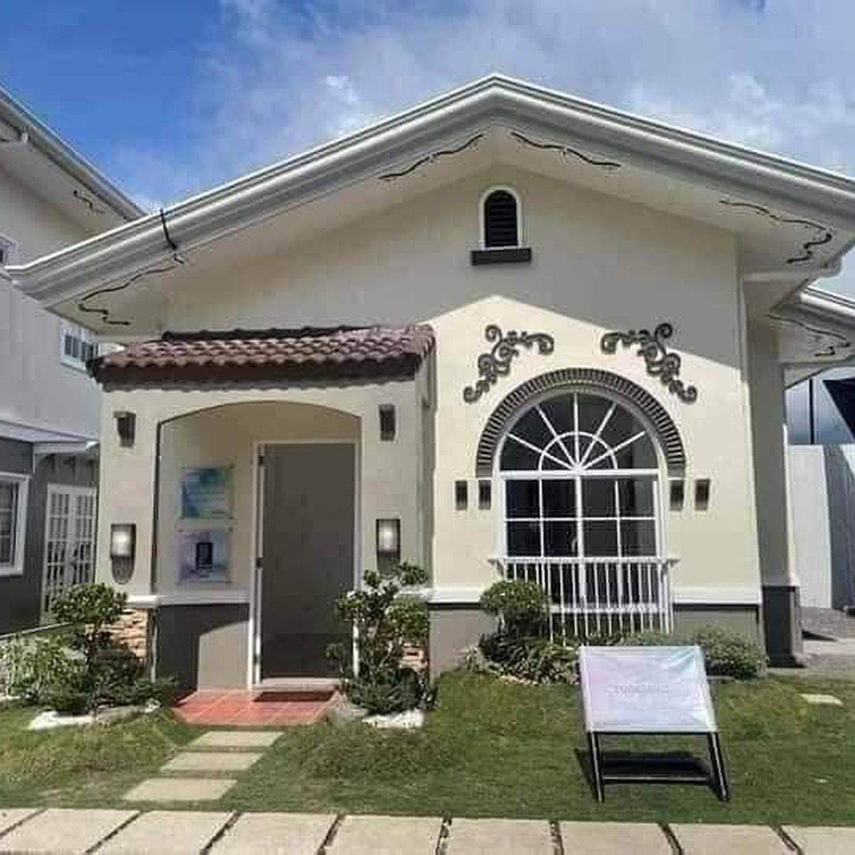 ONE STOREY SINGLE DETACHED HIDALGO ROYALE IN PANGLAO,BOHOL [House and