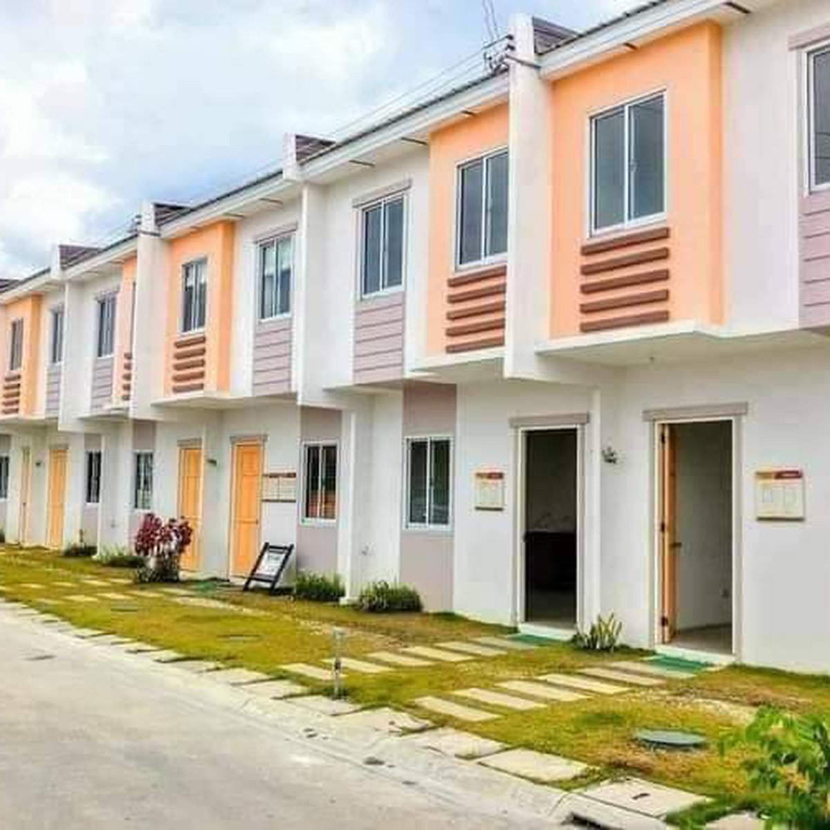 House and Lot at Toledo City Cebu [House and Lot 🏘️] (December 2023) in Toledo, Cebu for sale