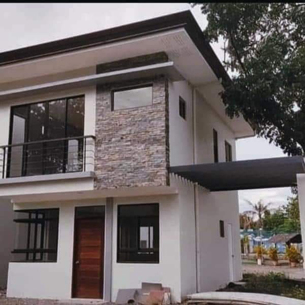 4-bedroom Single Attached House For Sale in Lapu-Lapu (Opon) Cebu