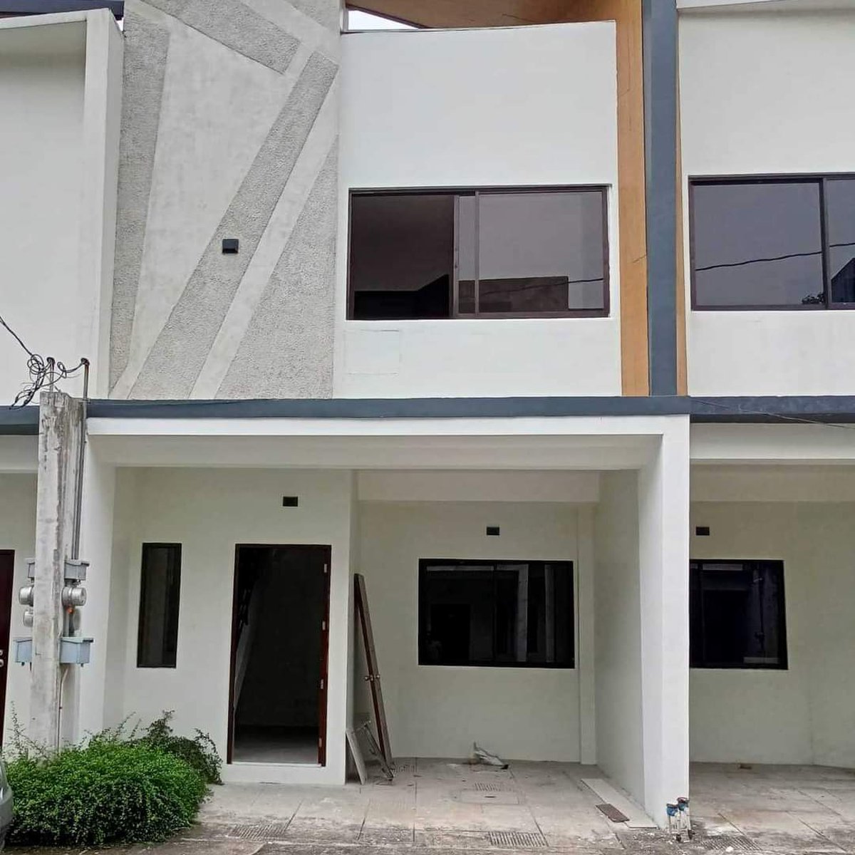 RFO TOWNHOUSE KINGSPOINT SUBDIVISION NOVALICHES QUEZON CITY [House and