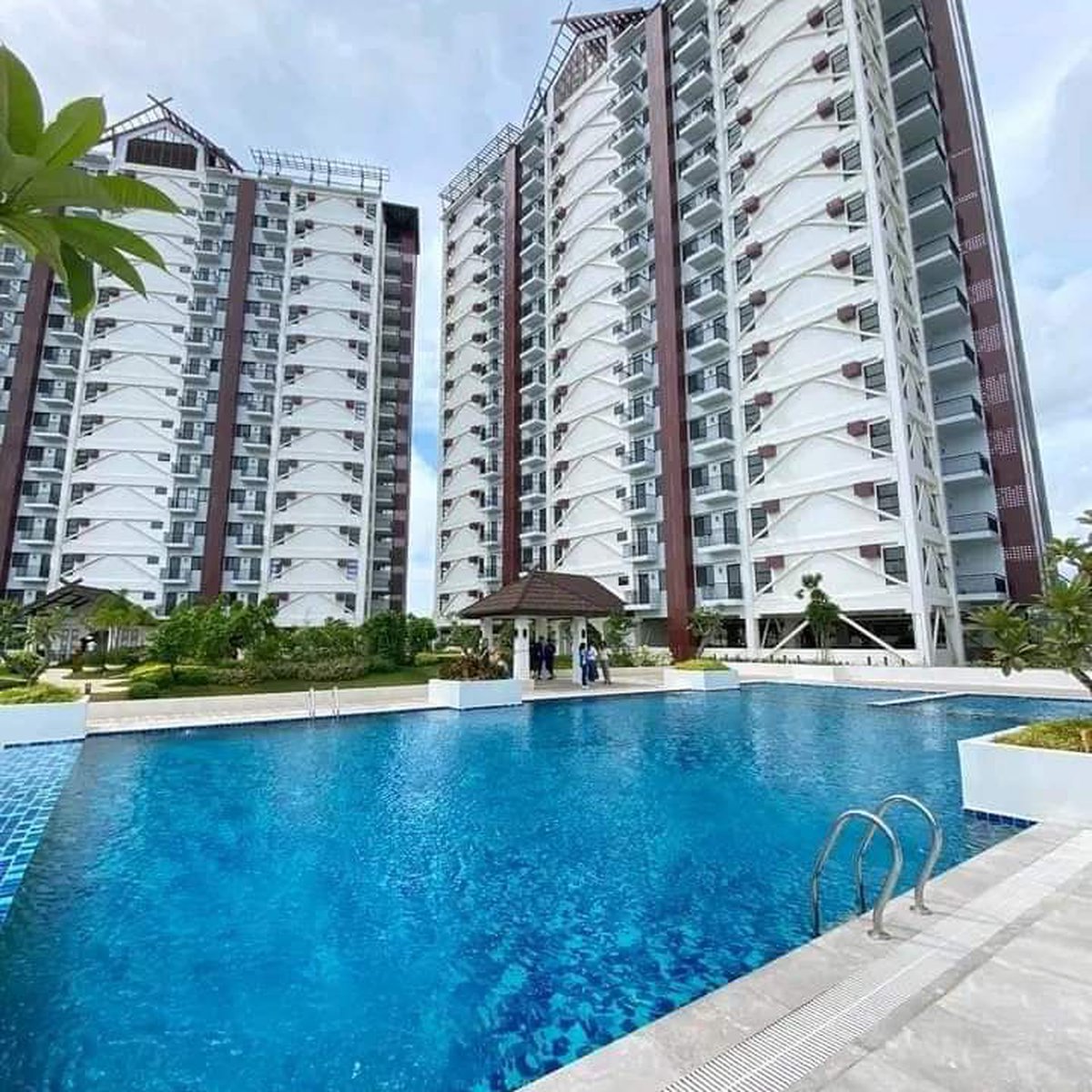 1BEDROOM W/ BALCONY IN ROYAL OCEANCREST MACTAN [Condo 🏙️] (April 2024 ...