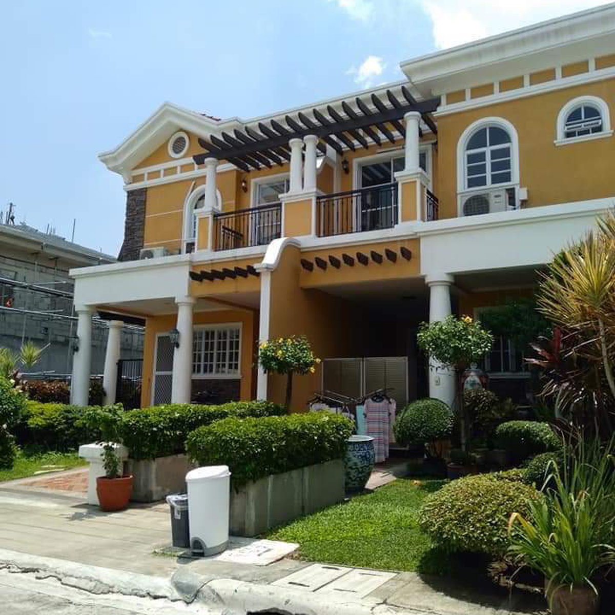 Chateau Mansion with 4 bedrooms 3 toilet and bath [House and Lot 🏘️ ...