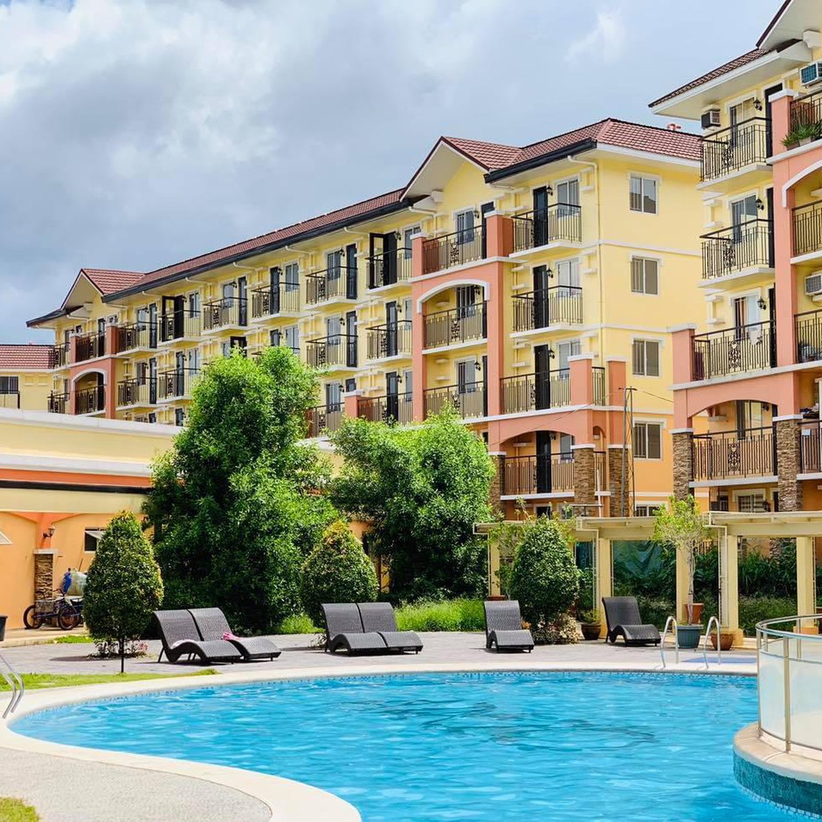 Pasalo Condo in Arezzo Place Pasig