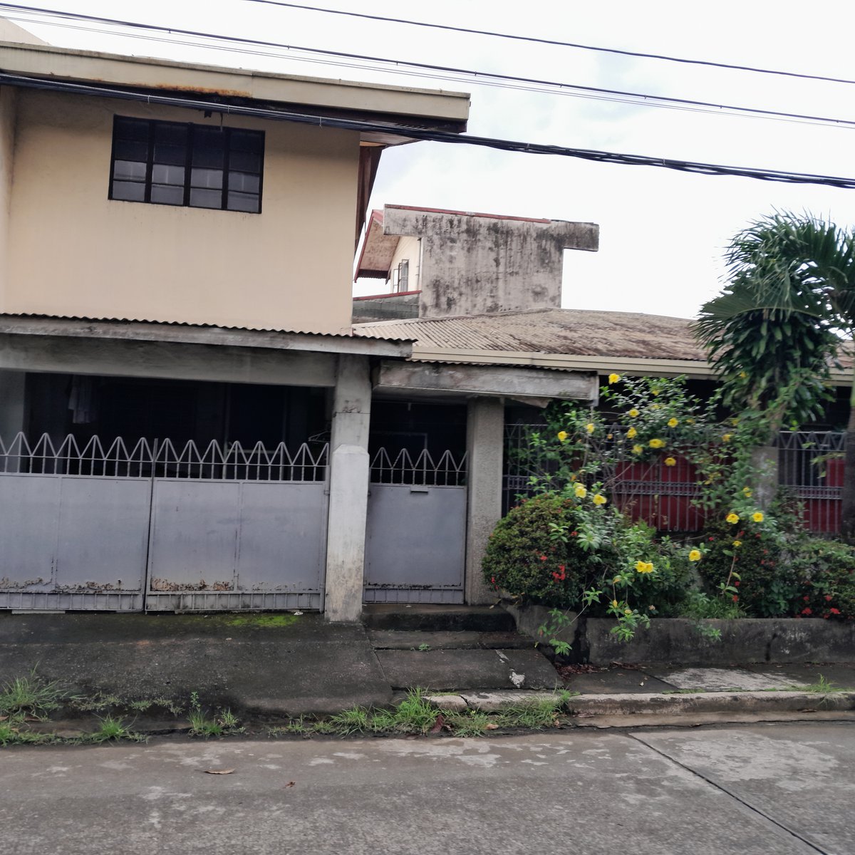 House & Lot (283 FA, 243 LA, Vista Verde Exec Village, P3.990M) [House