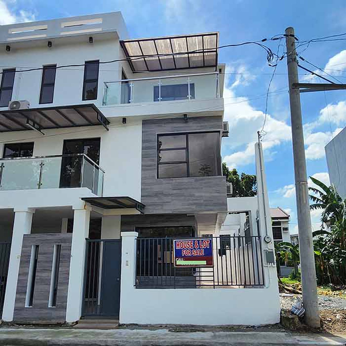 4 Bedroom Spacious House and Lot for sale in Commonwealth Quezon City