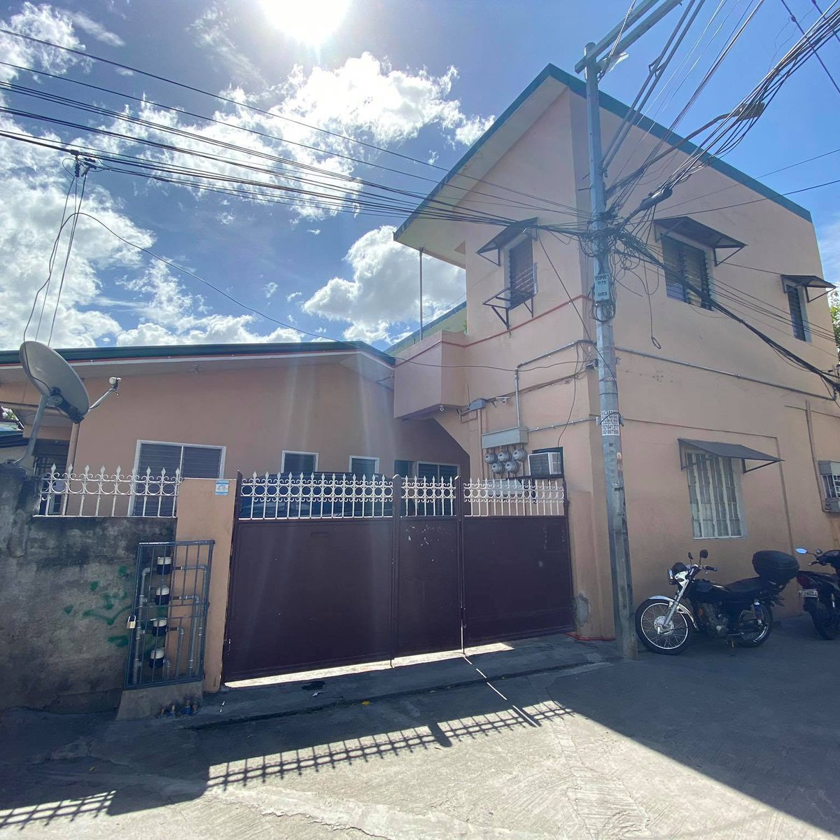 Apartment across UE STI Caloocan Near Monumento Sangandaan [Condo 🏙️