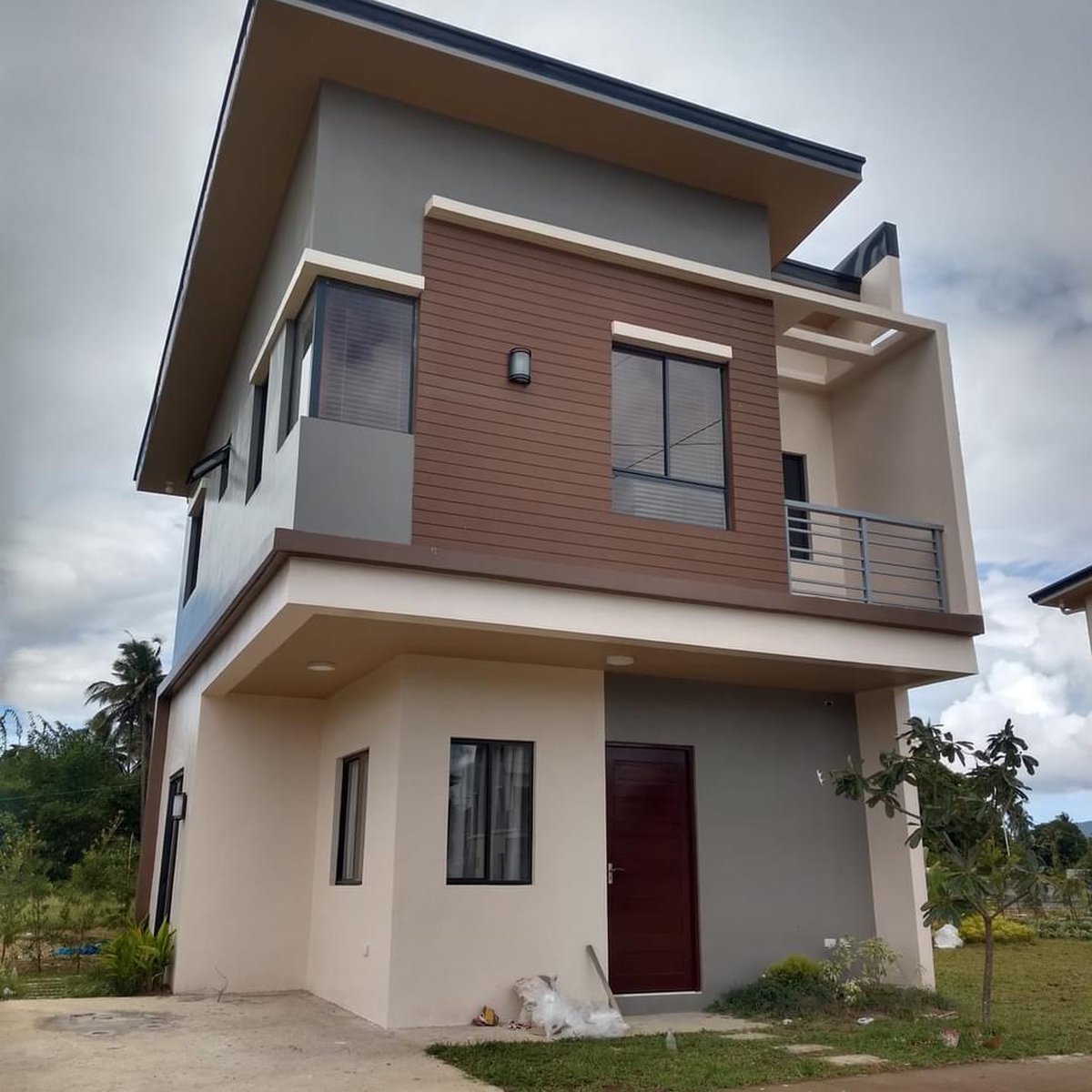 3 Bedroom Single Attached House for Sale in Alaminos Laguna