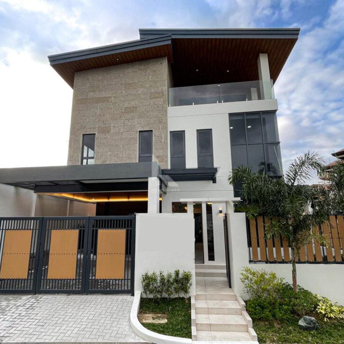 Corner House with Swimming Pool for sale in Merville Park Paranaque