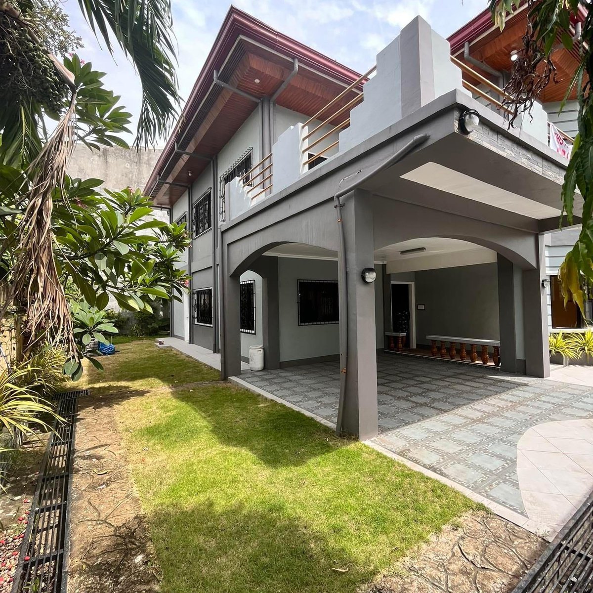 6bedroom Single Detached House For Sale in Mandaue Cebu [House and Lot