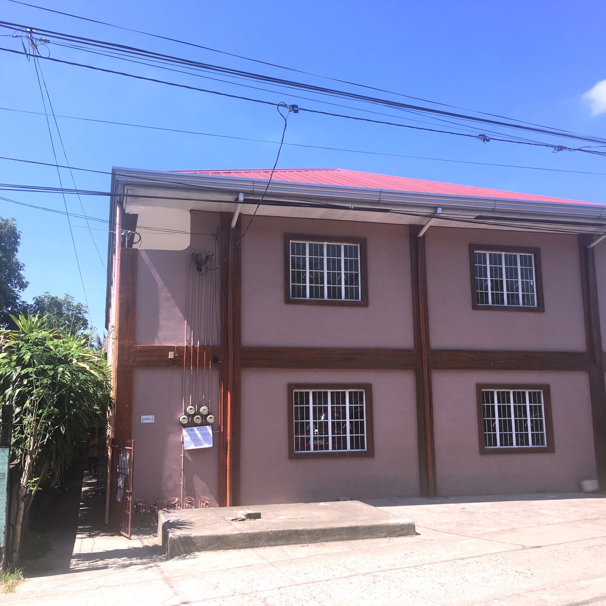 A newly refurbished 2 floor, 2 bedroomed apartment , Barihan MALOLOS
