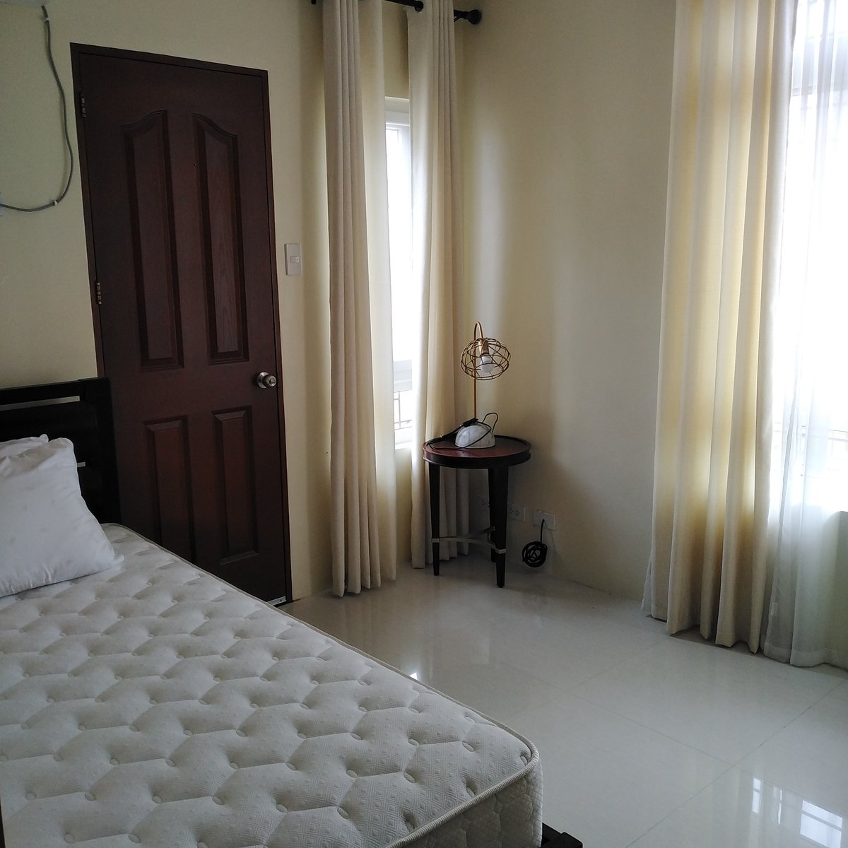 3 bedroom House & Lot For RENT in SilangTagaytay w/ golf course view