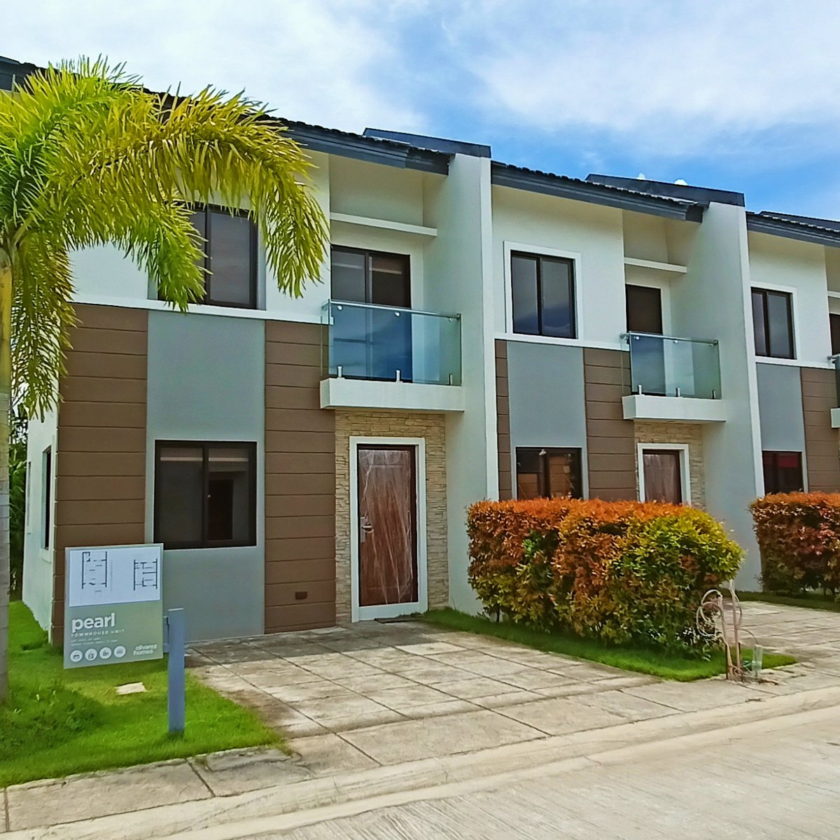House and lot for sale in binan laguna near southwoods exit along road