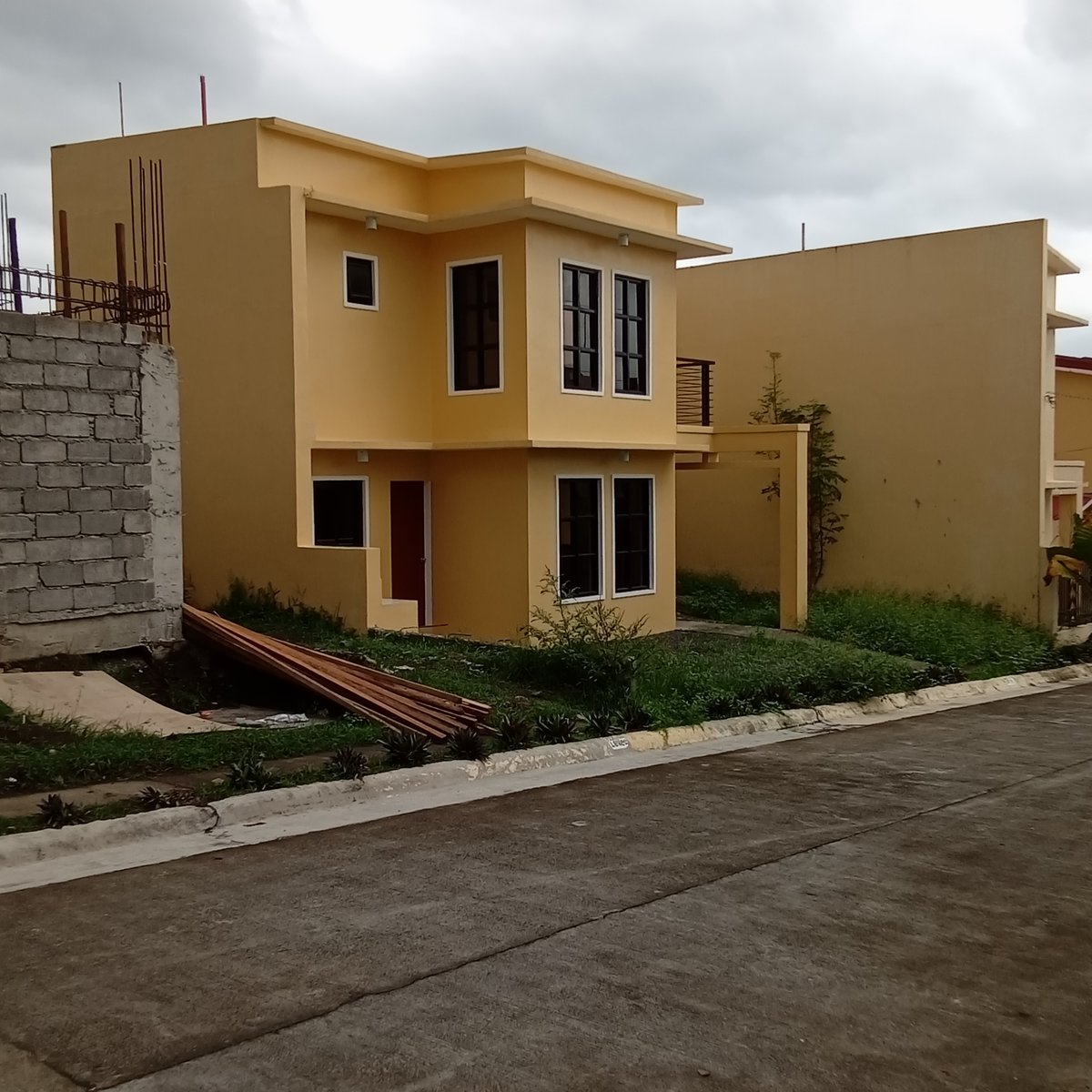 House and Lot with big floor area [House and Lot 🏘️] (November 2023) in Iriga, Camarines Sur for