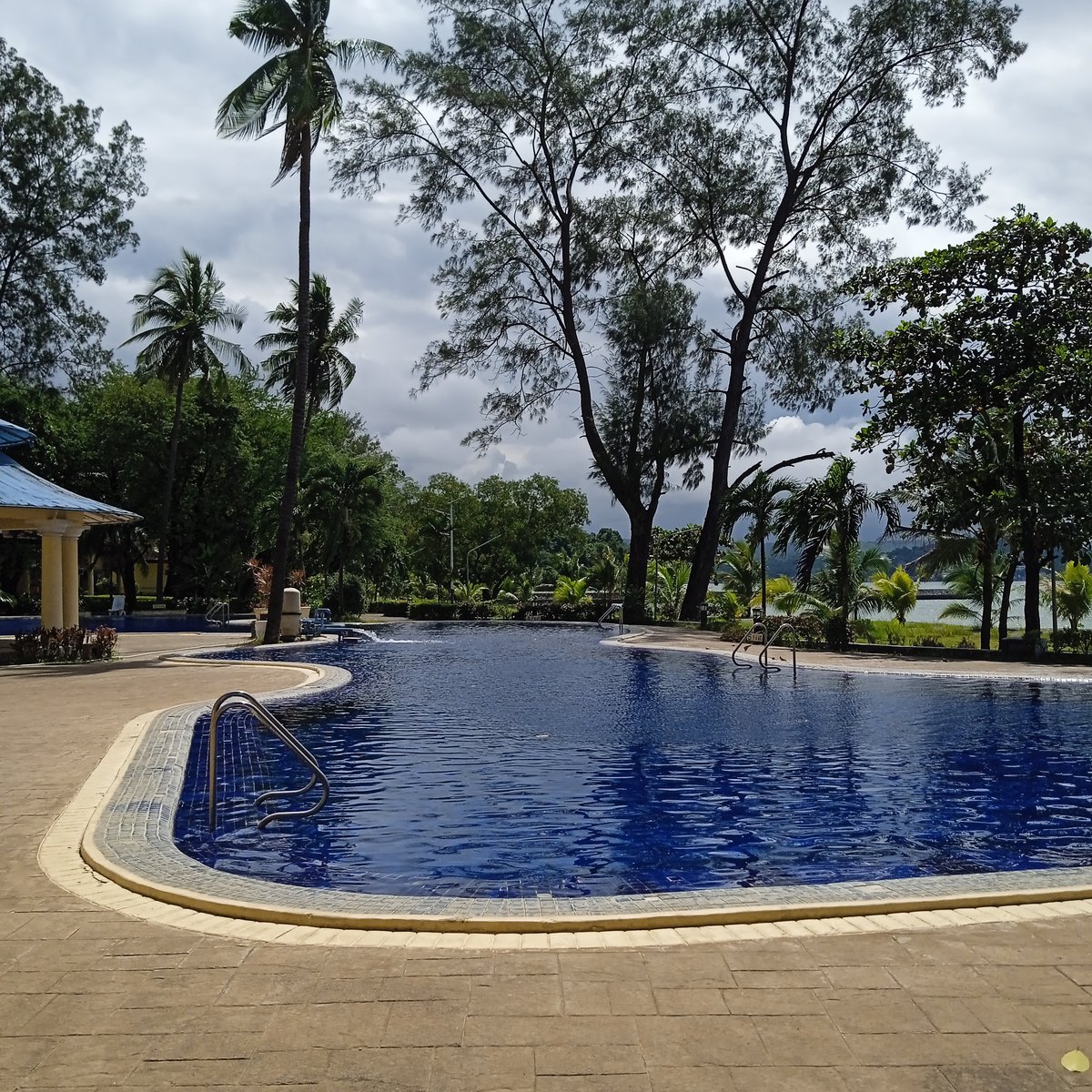 527 sqm Beach Property For Sale in Subic Zambales [Beach Property 🏖️