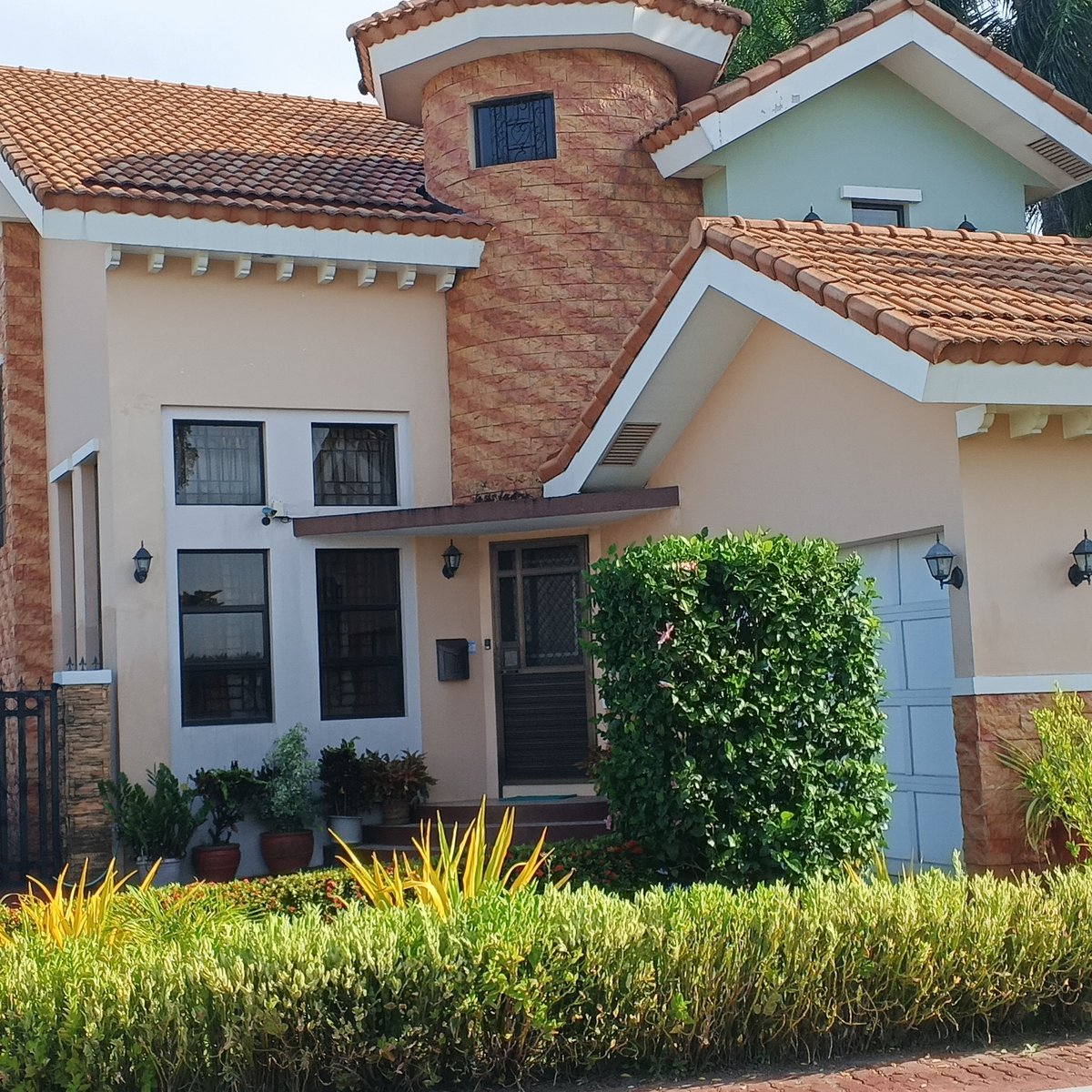 4bedroom House in Aiola West at The Lakeshore in Mexico Pampanga